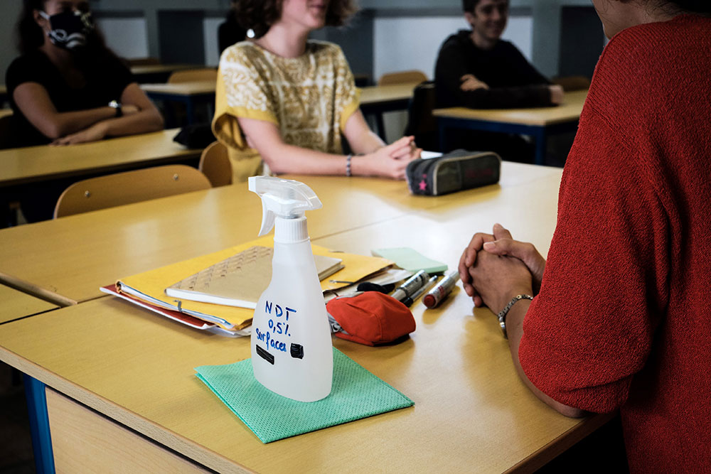 Coronavirus: au lycée Lapérouse de Nouméa, mains propres mais distance rapprochée