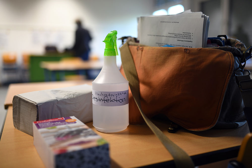 Déconfinement: "adapté aux territoires", scolarisation volontaire