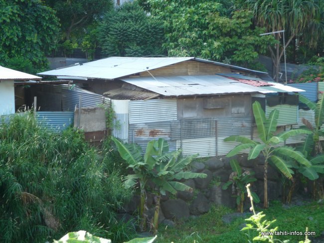 ​Des kits sanitaires et paniers alimentaires dans les quartiers prioritaires