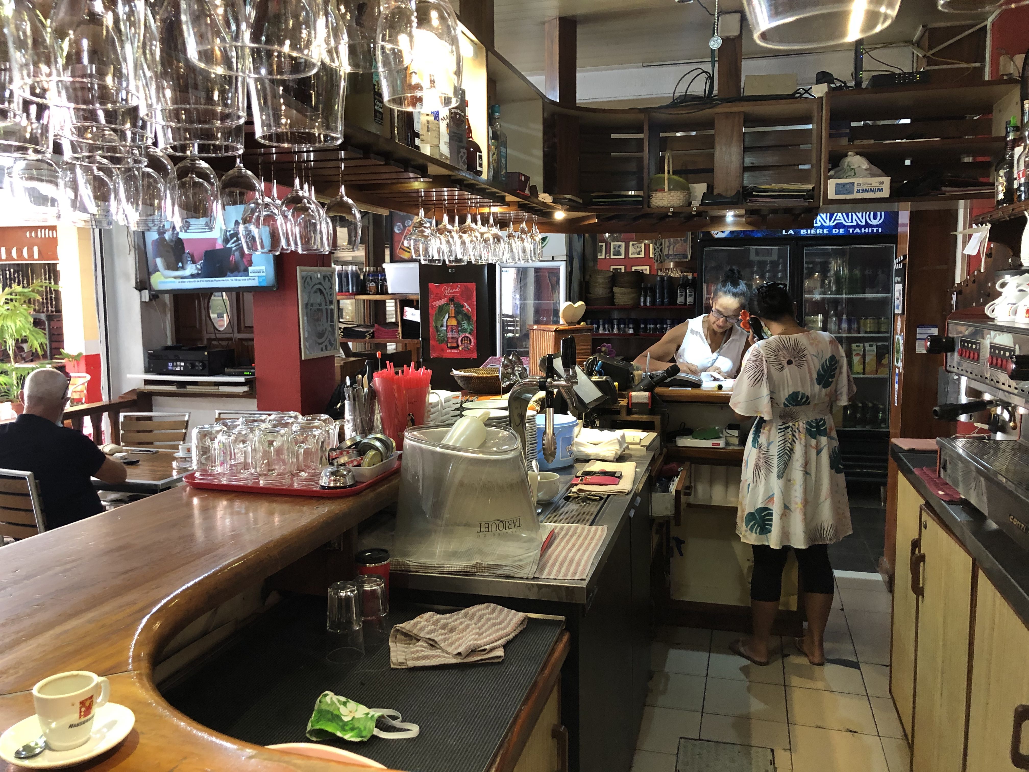 Les restaurateurs reprennent petit à petit leur activité dans la capitale.