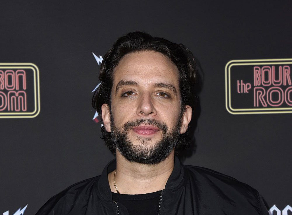 Normalement, contre les caillots, des anticoagulants comme l'héparine sont administrés. Mais cela ne marche pas toujours et cause parfois une hémorragie interne, comme chez Nick Cordero, selon sa femme qui informe ses fans sur Instagram.