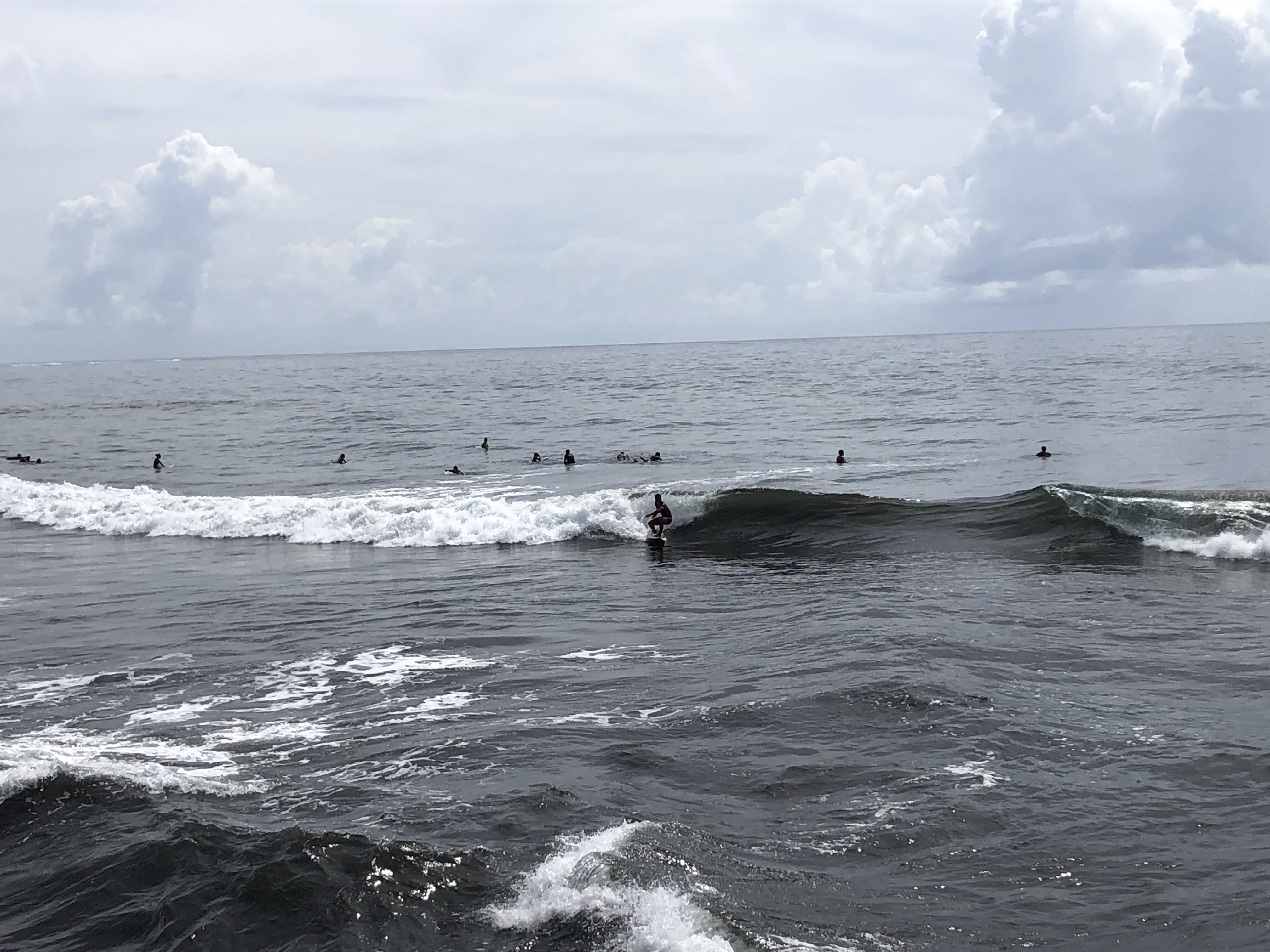 Les nombreux bodyboardeurs et surfeurs du fenua ont retrouvé les spots de surf.