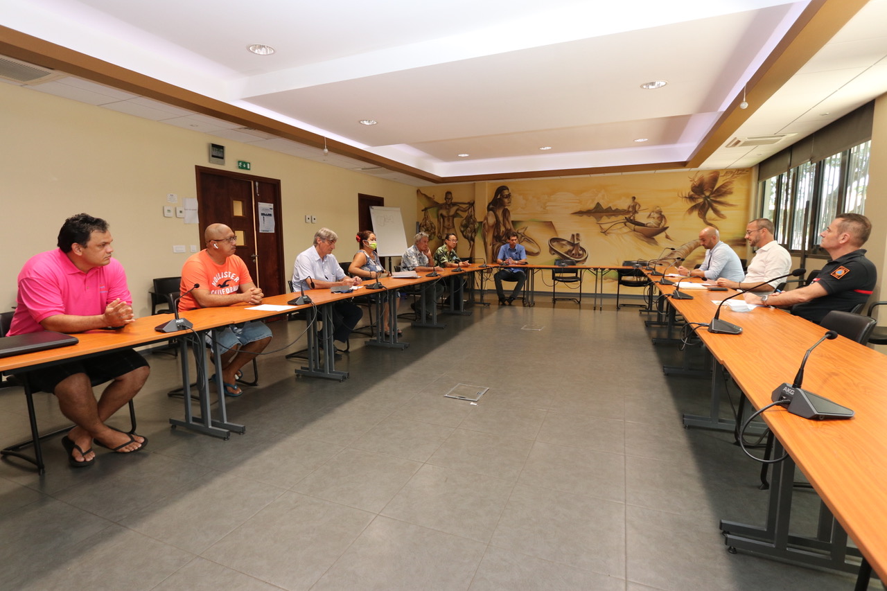 “Il n’y aura aucun fret en dehors des urgences”, a insisté Christophe Deschamps lundi pour rassurer les armateurs locaux.