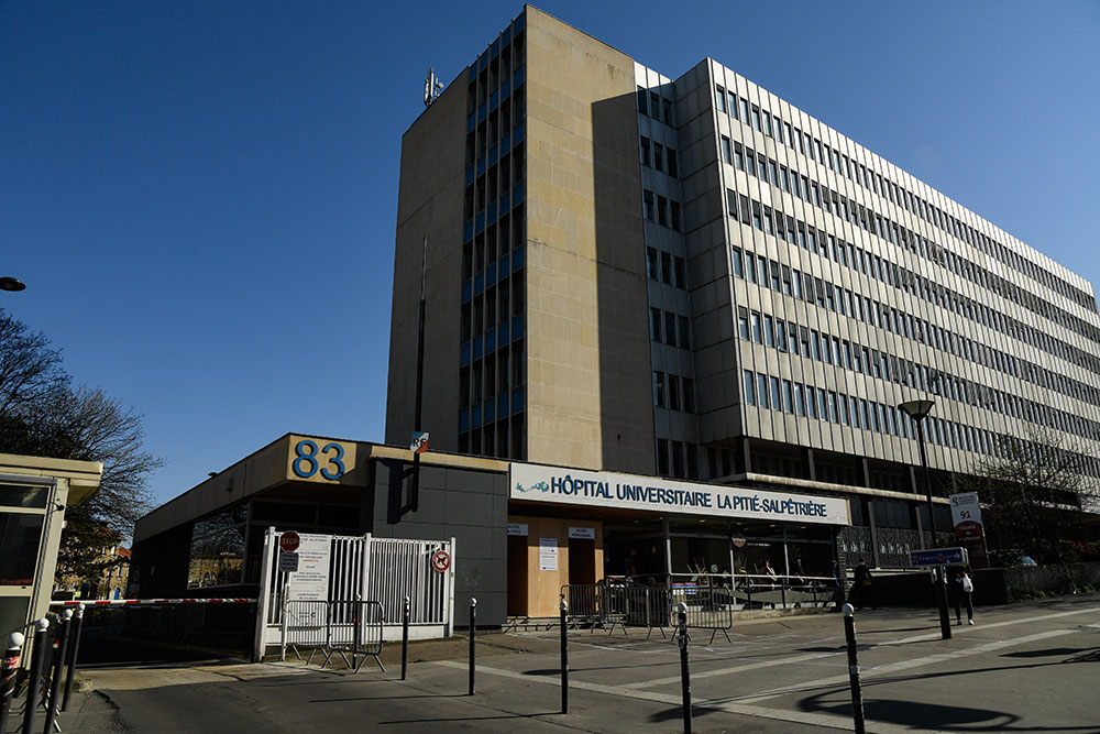 Hôpital: les médecins attendent toujours le rendez-vous promis par Macron