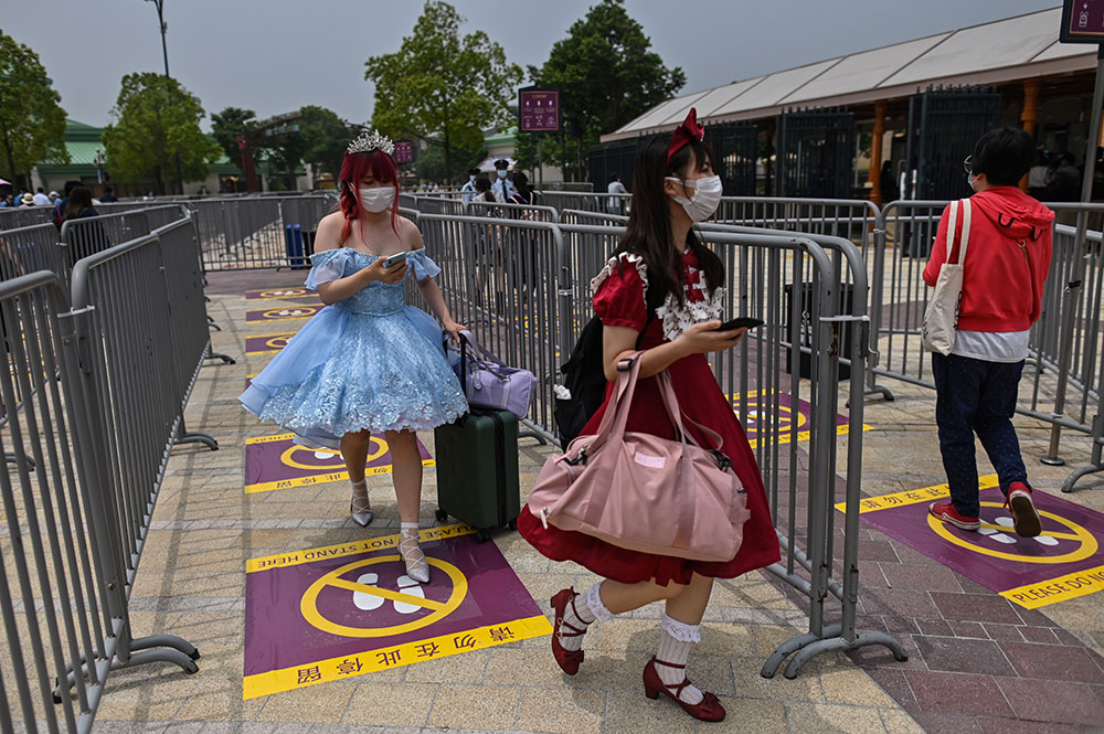 Disneyland rouvre à Shanghai avec de multiples restrictions