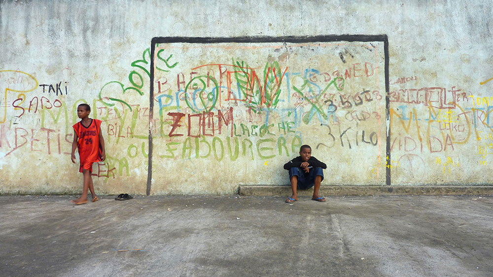 A Mayotte le confinement perdure, mais reste difficile à respecter