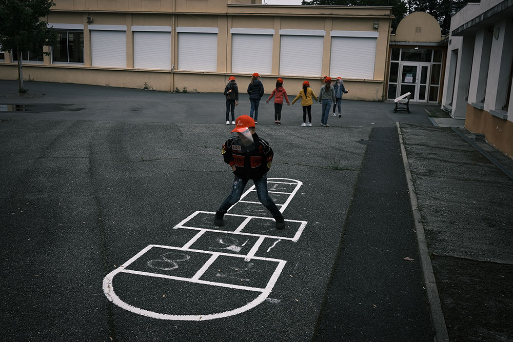 Début du déconfinement dans les écoles avec une réouverture sous haute surveillance
