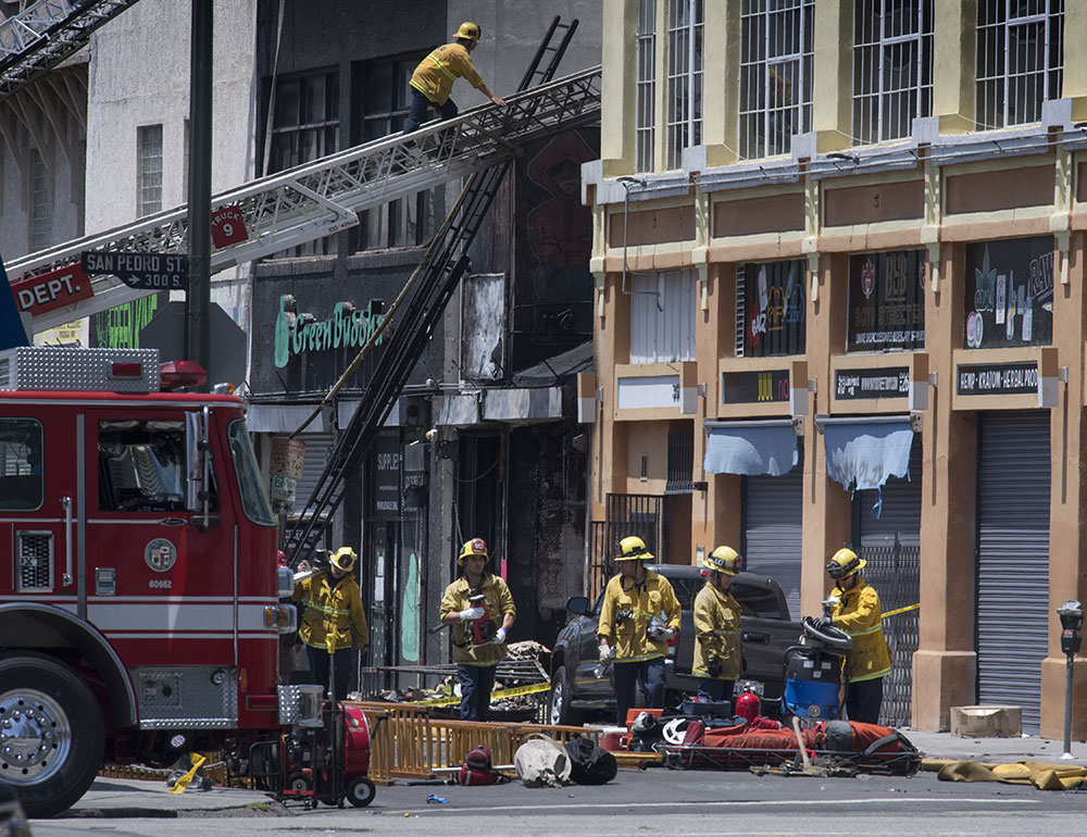 Onze pompiers blessés dans un incendie à Los Angeles