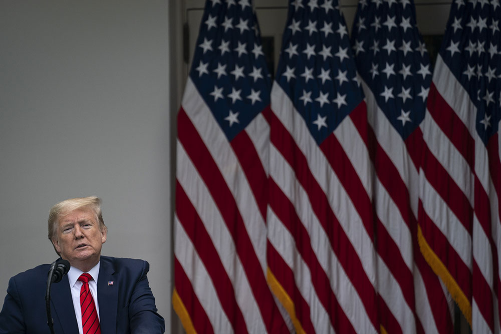 Coronavirus: Trump menace de couper les vivres à l'OMS pour de bon