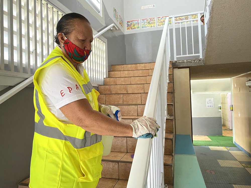 Les Agents spécialisés des écoles maternelles (Atsem) ont été réquisitionnées pour venir en renfort au personnel à l'école Tiarama.
