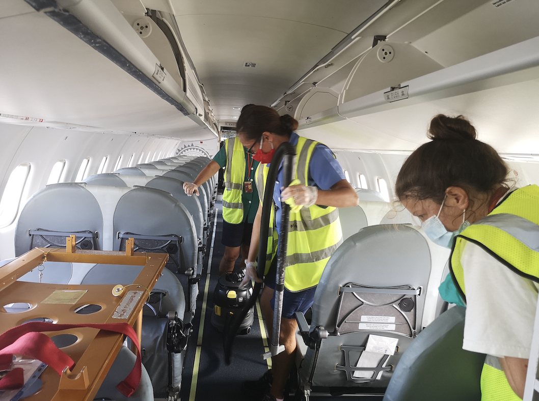 Emotion et sourires masqués à l’embarquement d’Air Tahiti