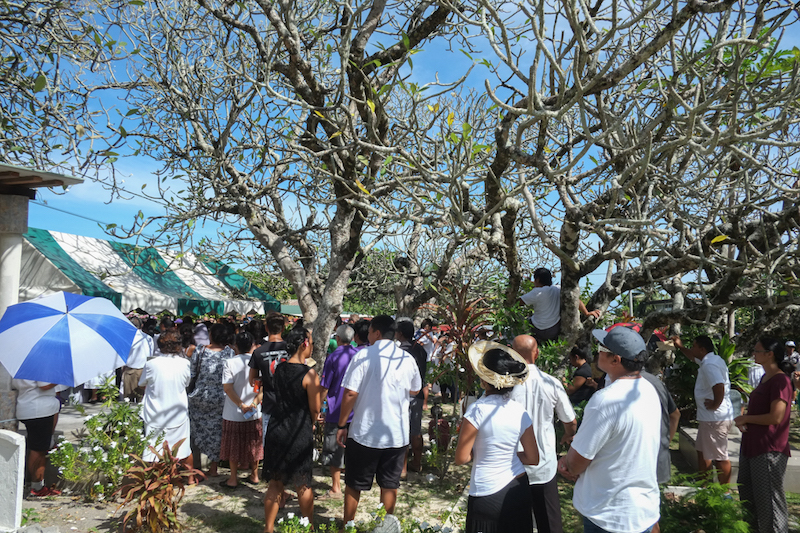 Manu Ura pleure son metua