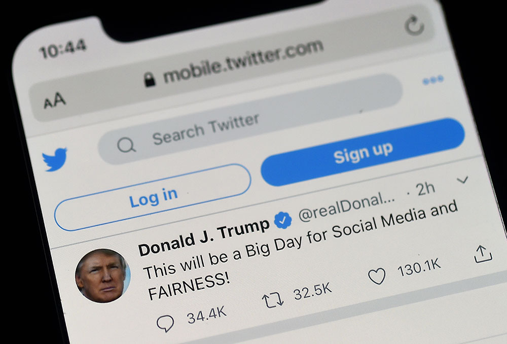 Le compte de la Maison Blanche diffuse le message de Trump signalé par Twitter