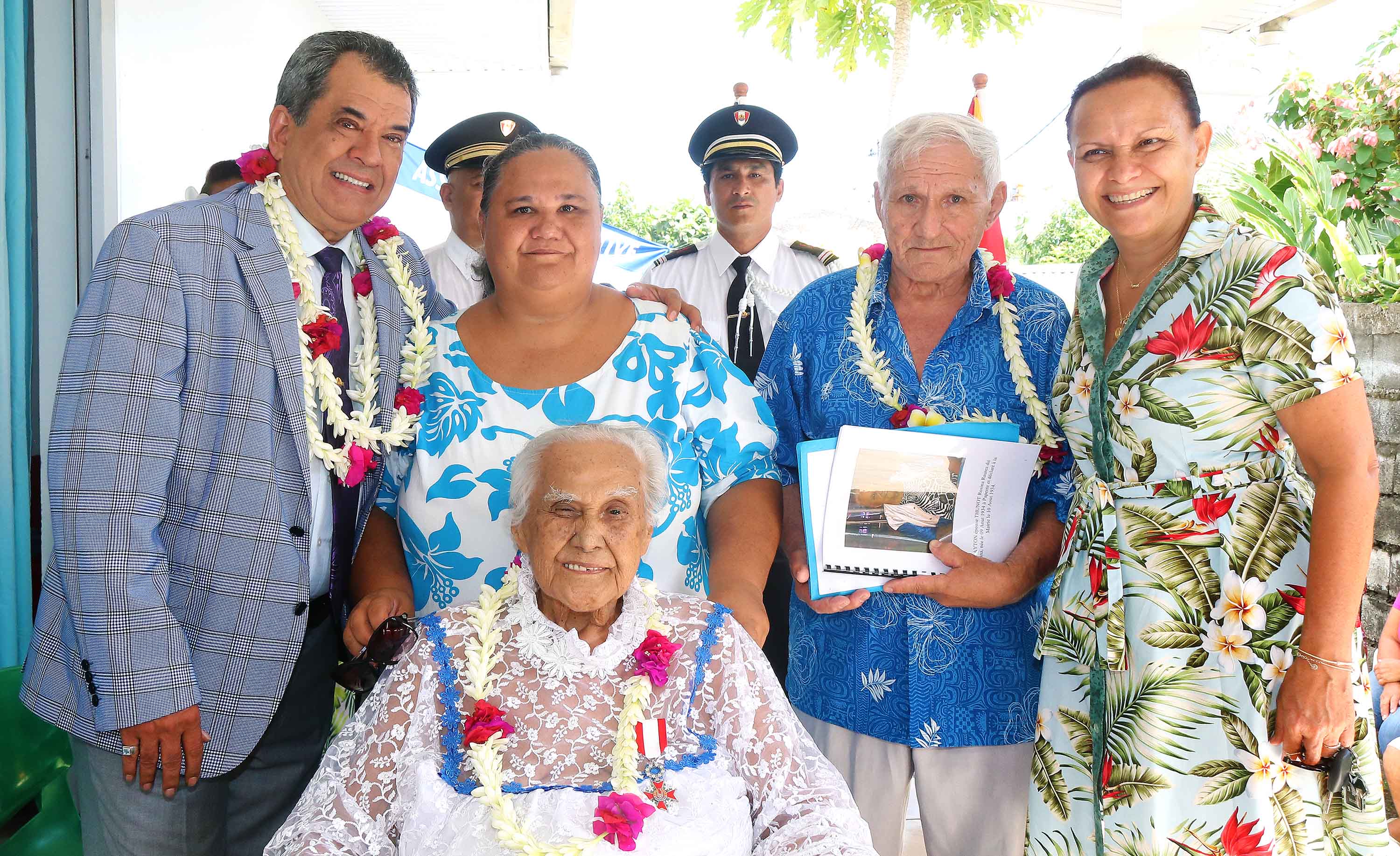Rosina Layton-Thunot élevée au rang de chevalier de l’ordre de Tahiti Nui