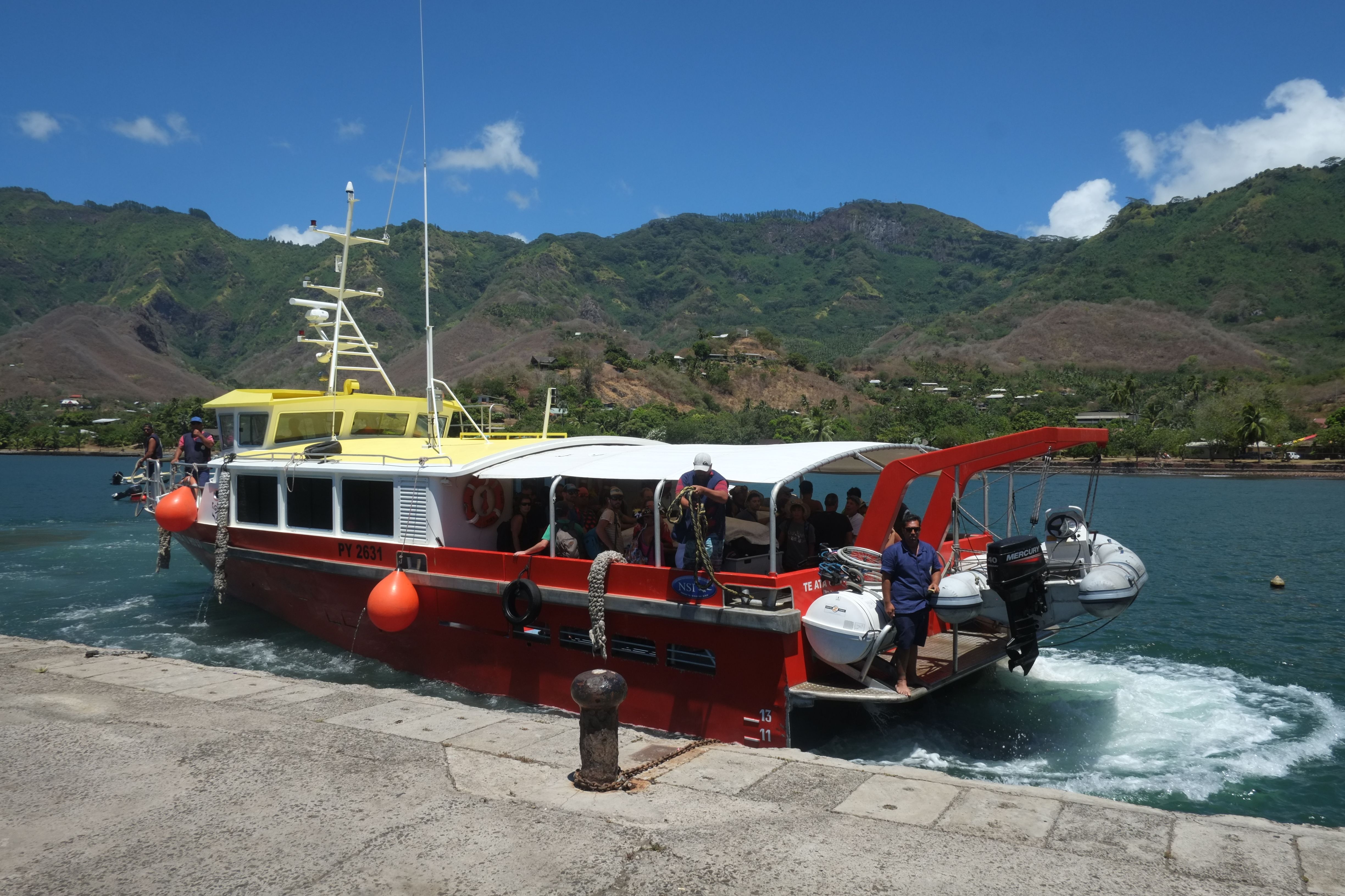 Navire mixte en vue pour les Marquises Nord