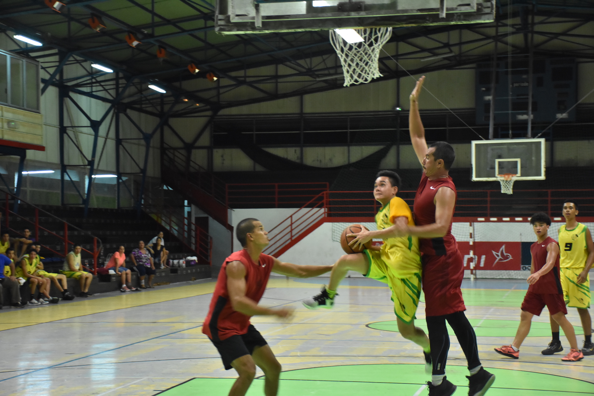 Les jeunes mormons ont mené pendant une bonne partie du match avant de craquer dans le dernier quart-temps.