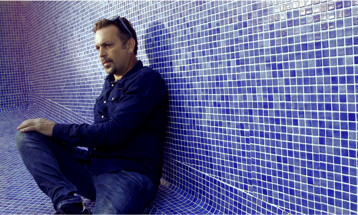 Léo Marais dévoile un clip engagé