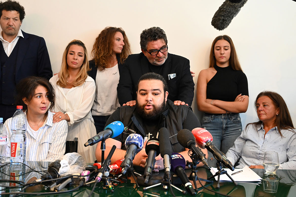 Mort de Cédric Chouviat : les policiers, "catastrophés", disent ne pas avoir entendu "j'étouffe"