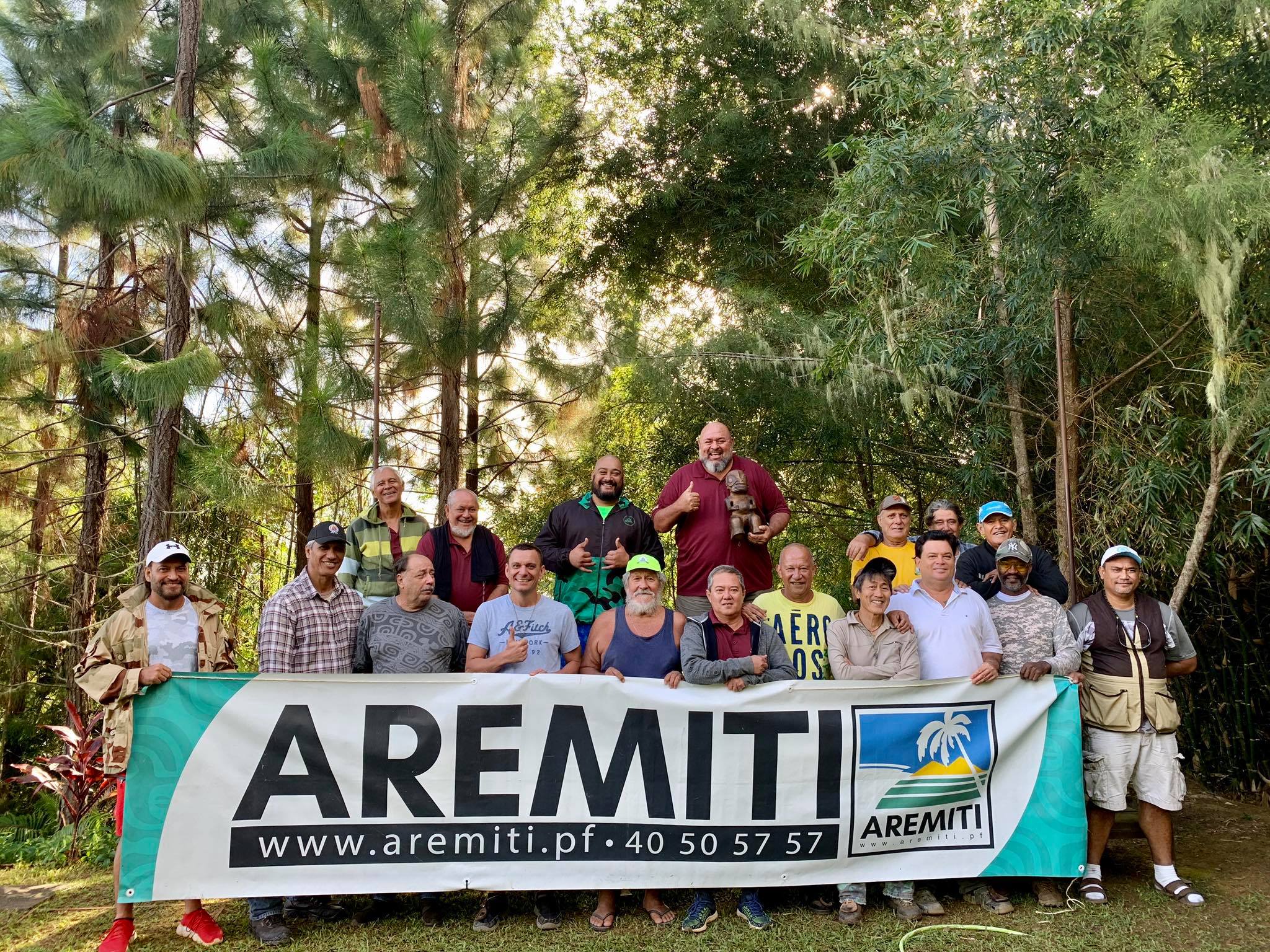 Francis Sanford (en rouge avec le tiki dans ses mains) a remporté la première compétition post-confinement.