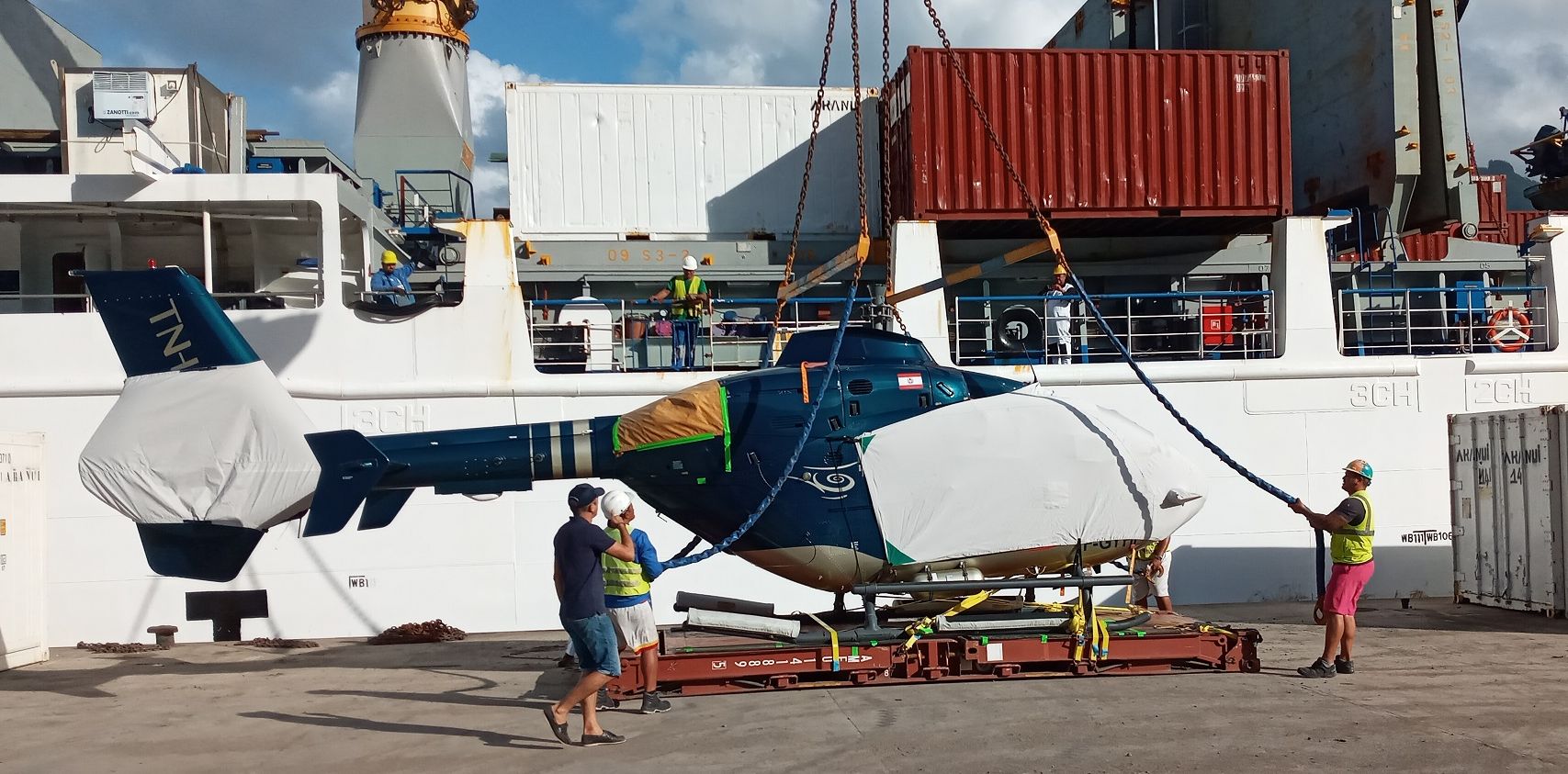 Un premier hélico pour les Marquises