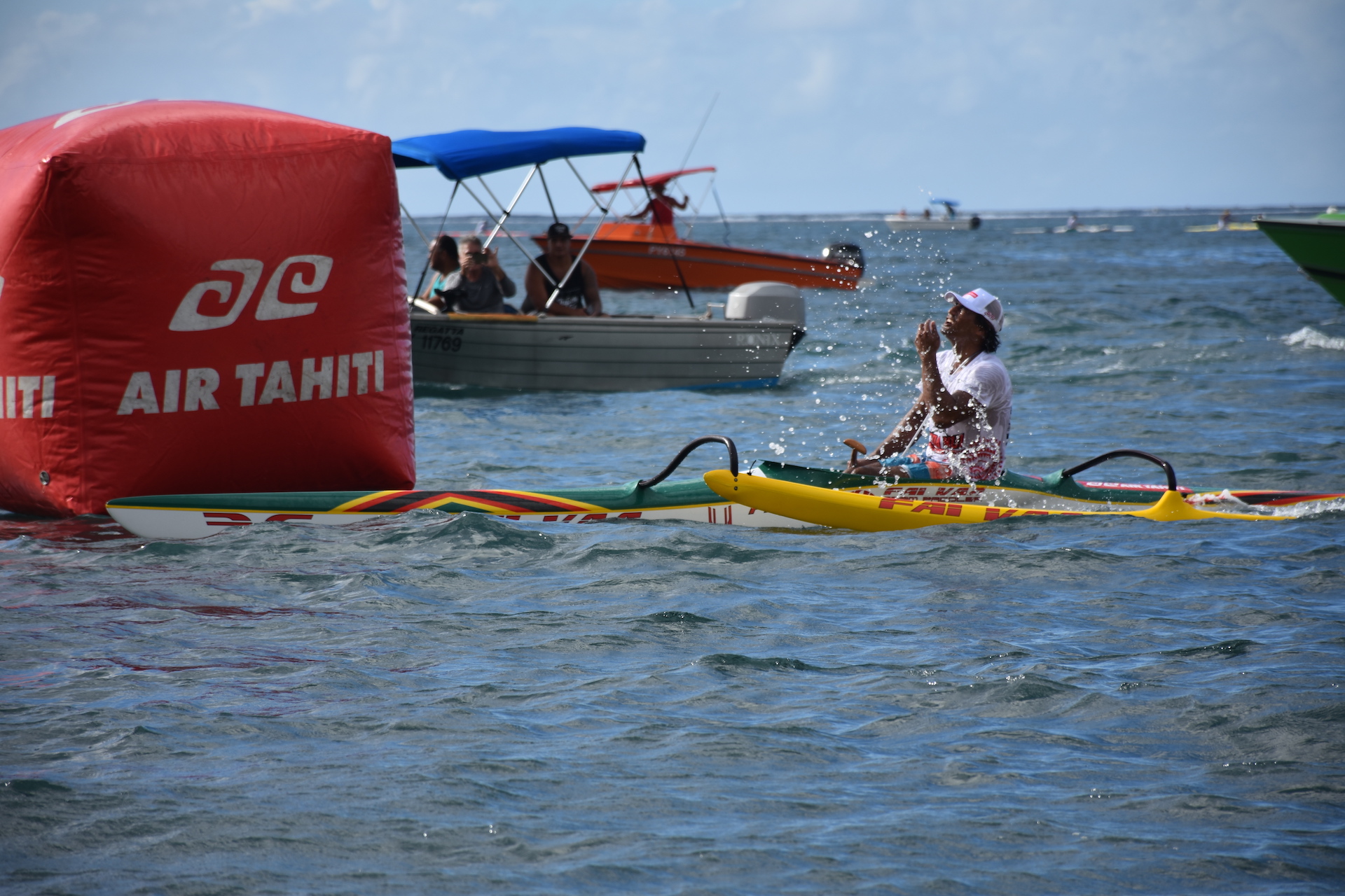 Tutearii Hoatua, originaire de Tautira, a du s'employer dans les derniers mètres de la course pour devancer au sprint l'extraterrestre Steeve Teihotaata.