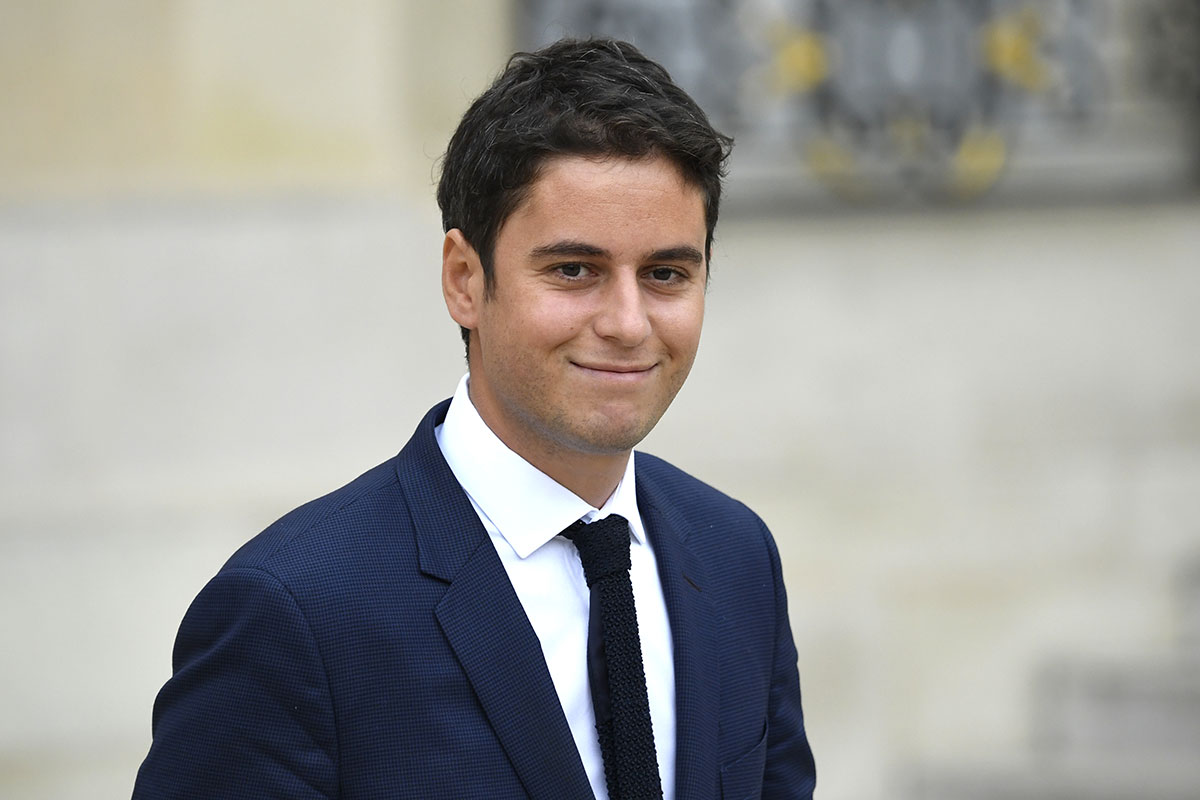 Gabriel Attal, benjamin du gouvernement et fidèle de Macron, nouveau porte-parole