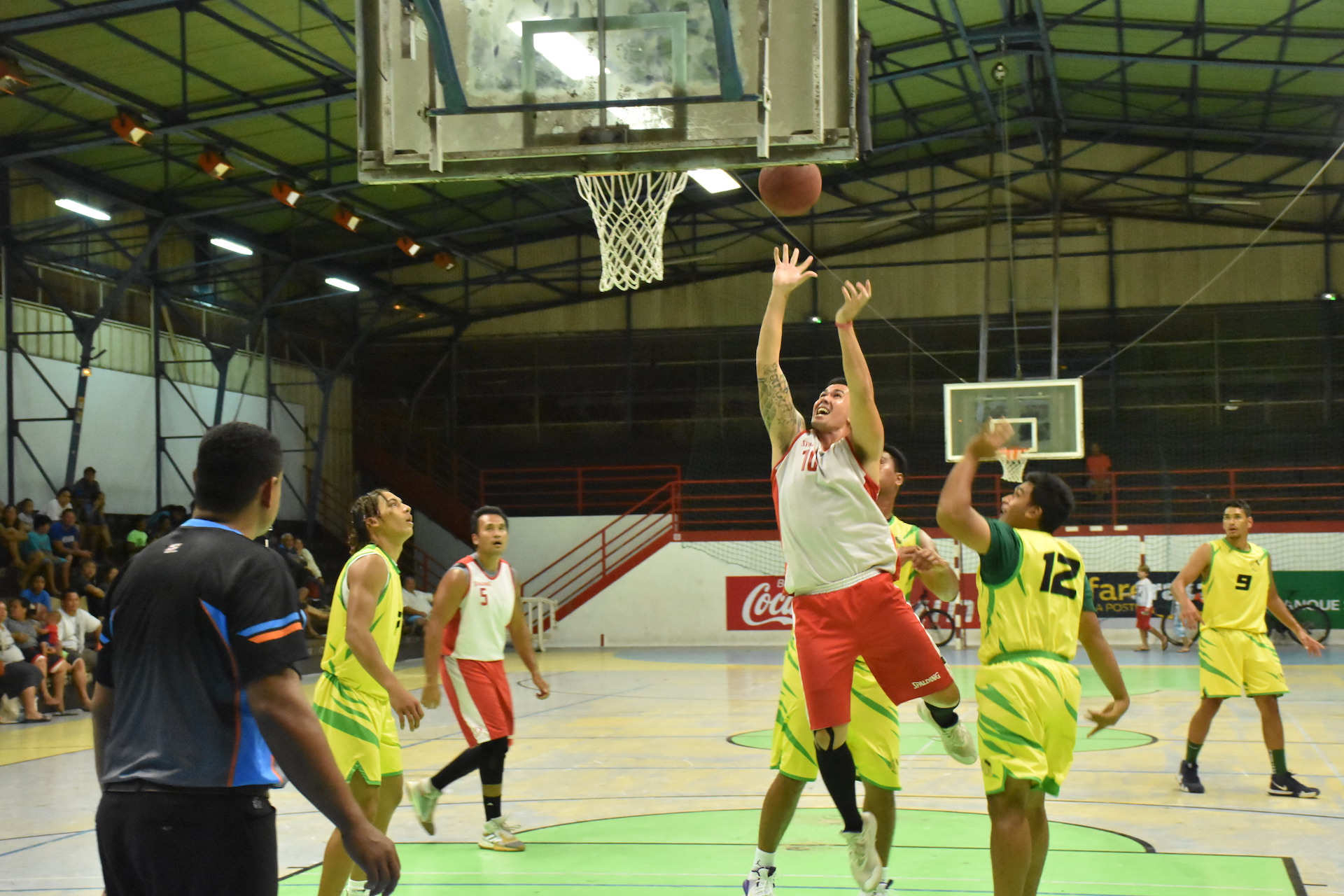 Maui Garbutt, ici sur une pénétration vers le cercle, a pris le relais de Ariimarau Meuel sorti sur blessure lors du troisième quart temps.