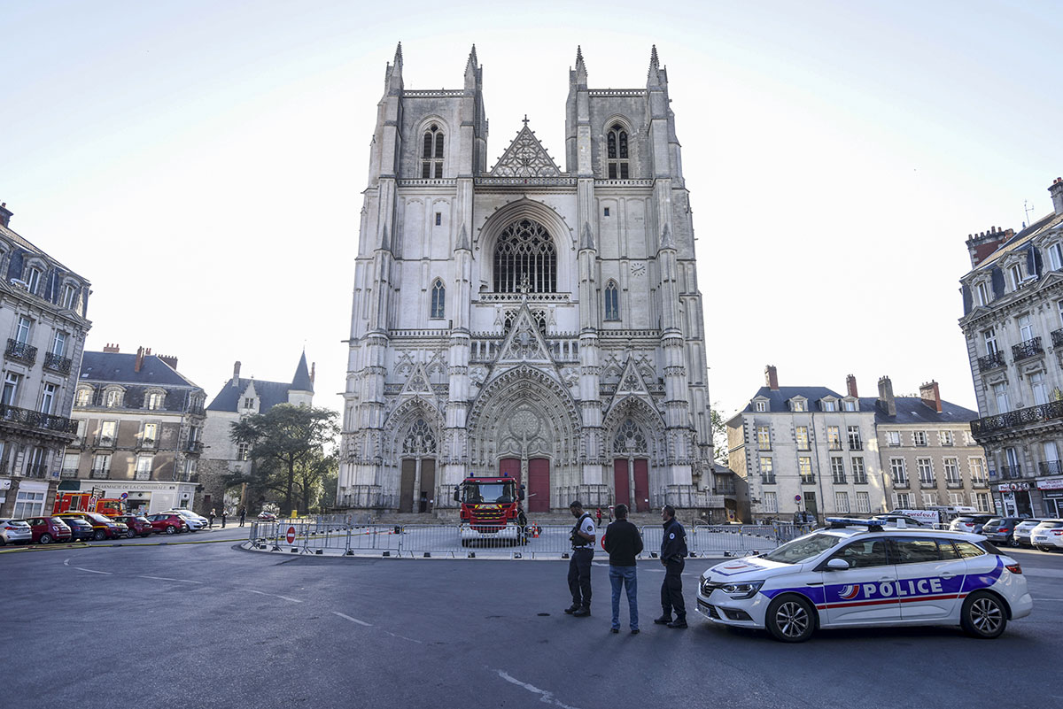 Incendie dans la cathédrale de Nantes: un bénévole du diocèse en garde à vue