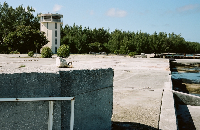 Les anciennes installations du CEP sur l'atoll de Moruroa. (Photo : Grégory Boissy)