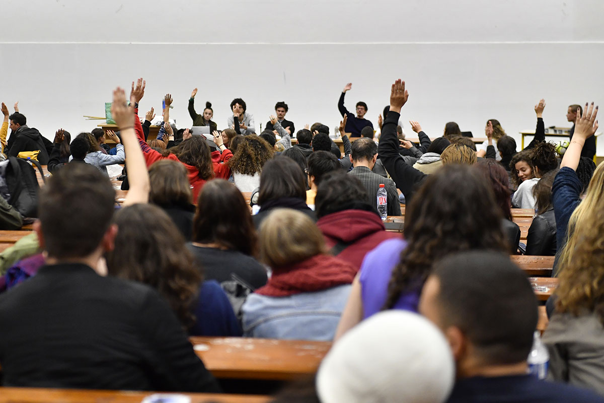 Université: 10.000 places supplémentaires à la rentrée, annonce Vidal