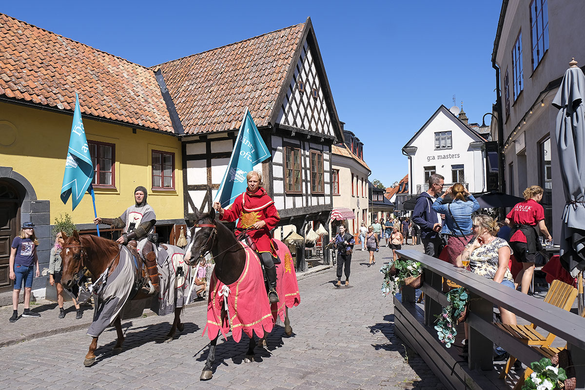 En Suède, des chevaliers médiévaux pour faire respecter la distanciation sociale