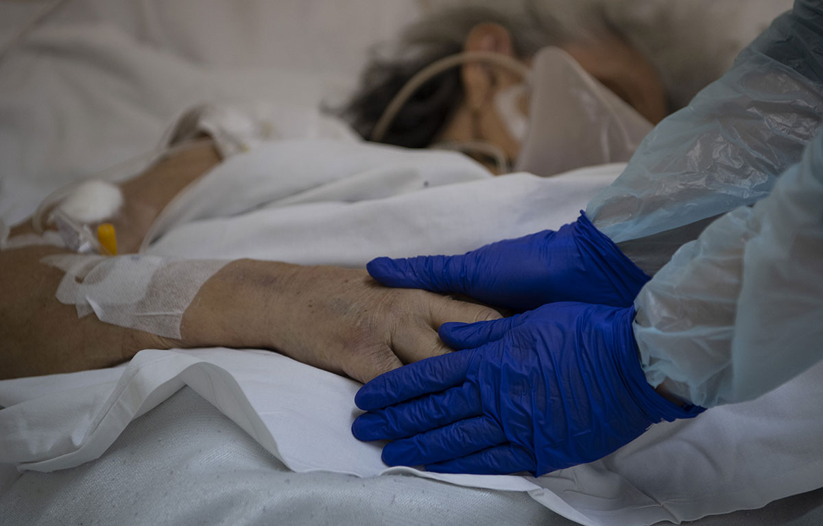 Virus: accélération inexorable de la pandémie, nouvelles restrictions sanitaires