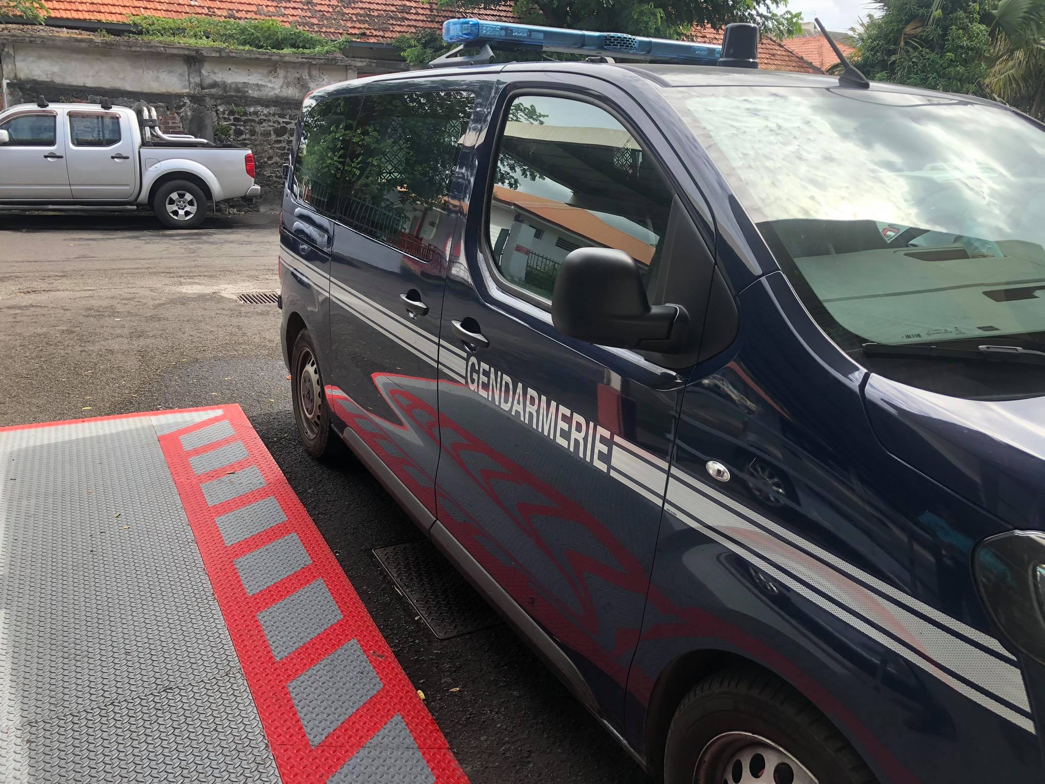 Il "fracasse" sa mère pour la "recadrer"