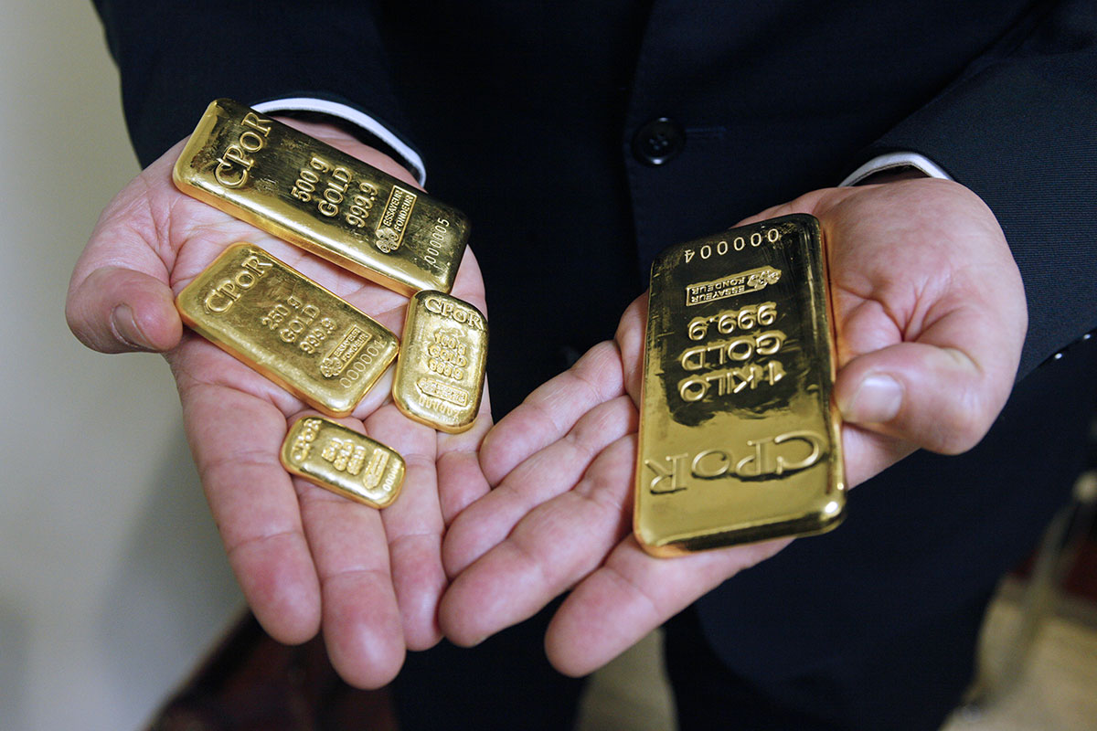 L'or atteint un nouveau record puis reprend son souffle