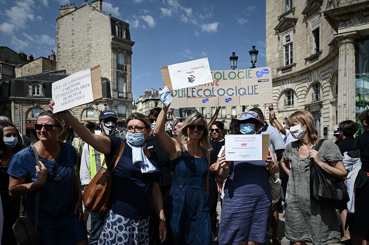 Mobilisation des salariés Hop! en colère devant le siège de la compagnie à Nantes