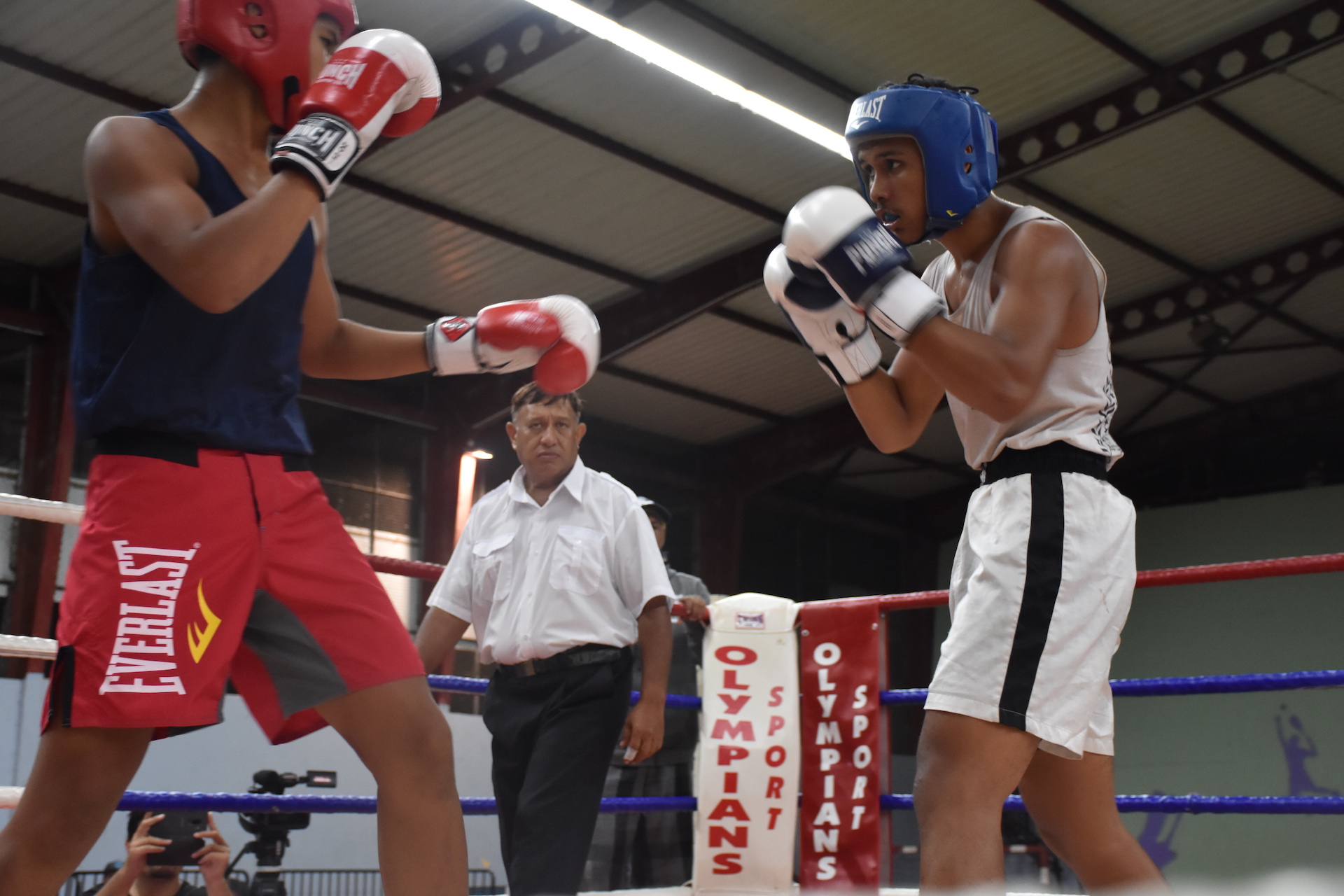 Gabriel Dauphin (16 ans) champion de Polynésie en titre dans la catégorie des -81 kg sera l'une des principales attractions de cette première soirée de boxe.