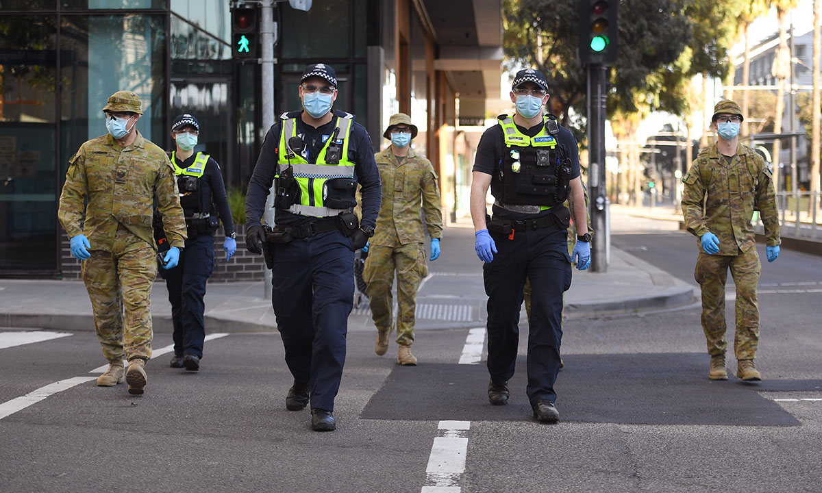 Couvre-feu, fermeture des commerces: Melbourne se ferme un peu plus face au virus