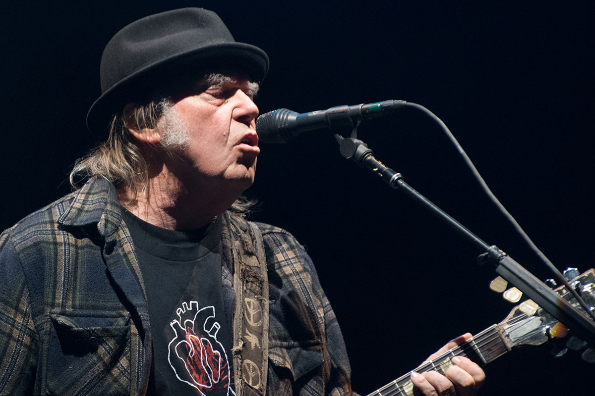 Neil Young porte plainte contre Trump pour l'empêcher d'utiliser ses chansons