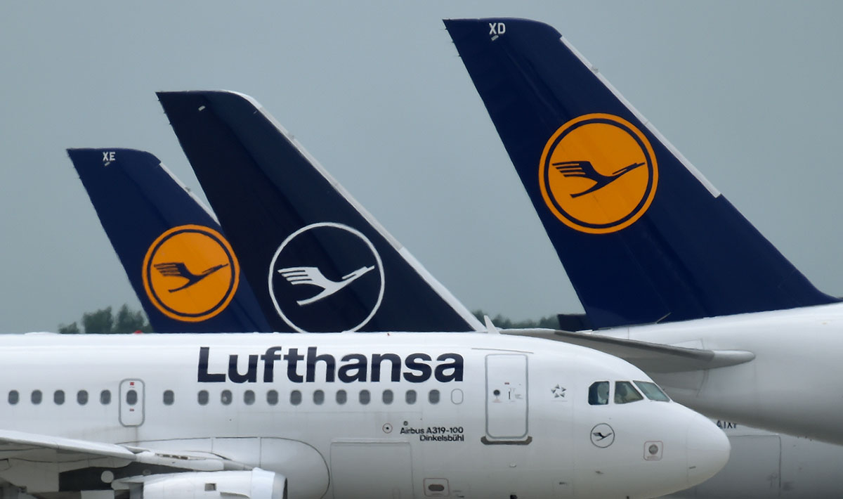 Coronavirus: Lufthansa voit les turbulences durer et menace de licencier