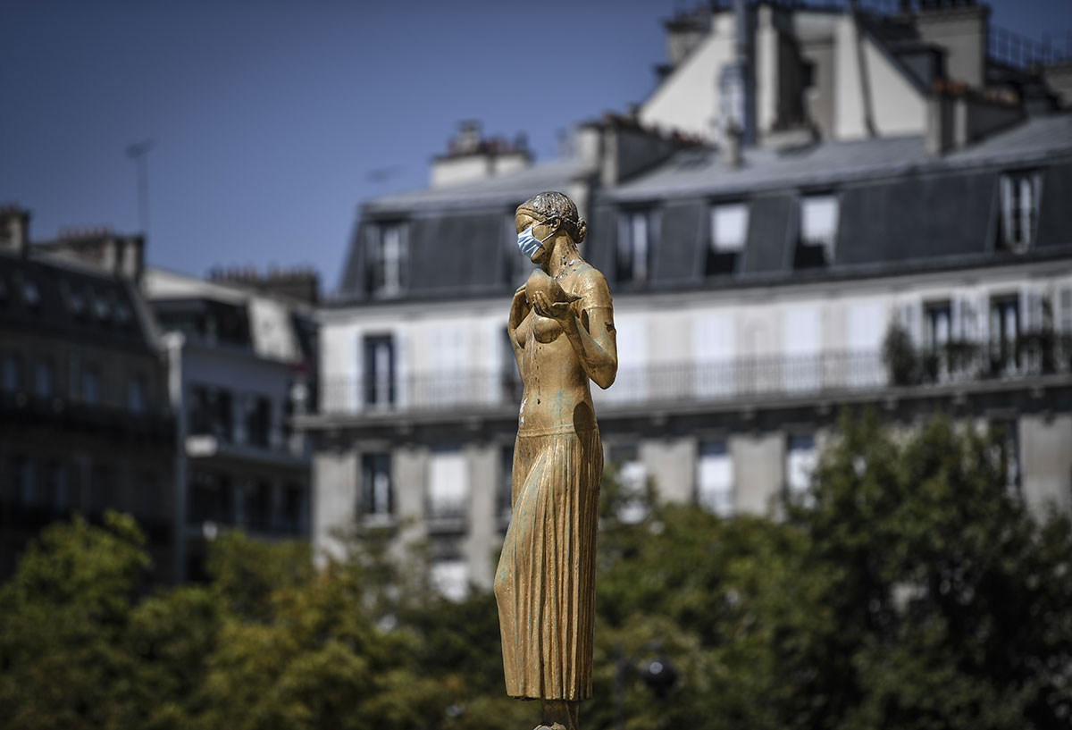 Coronavirus: Paris se masque en pleine vague de chaleur caniculaire
