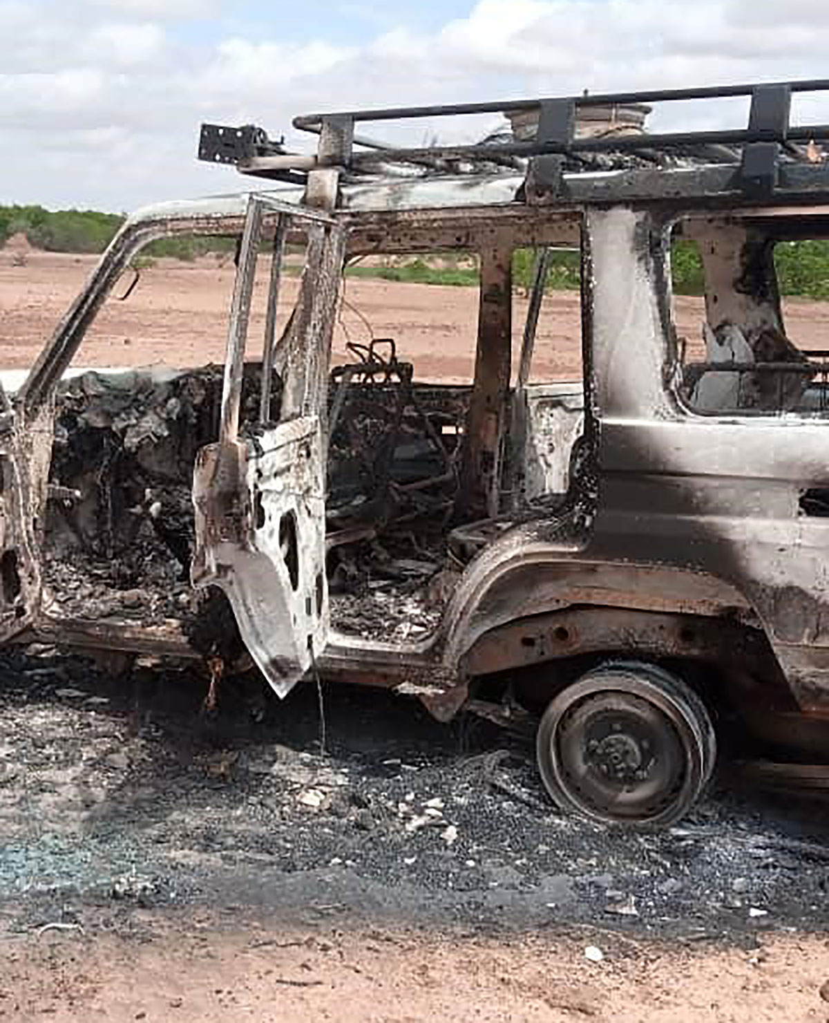 Niger: l'armée traque les hommes armés qui ont tué huit personnes, dont six Français