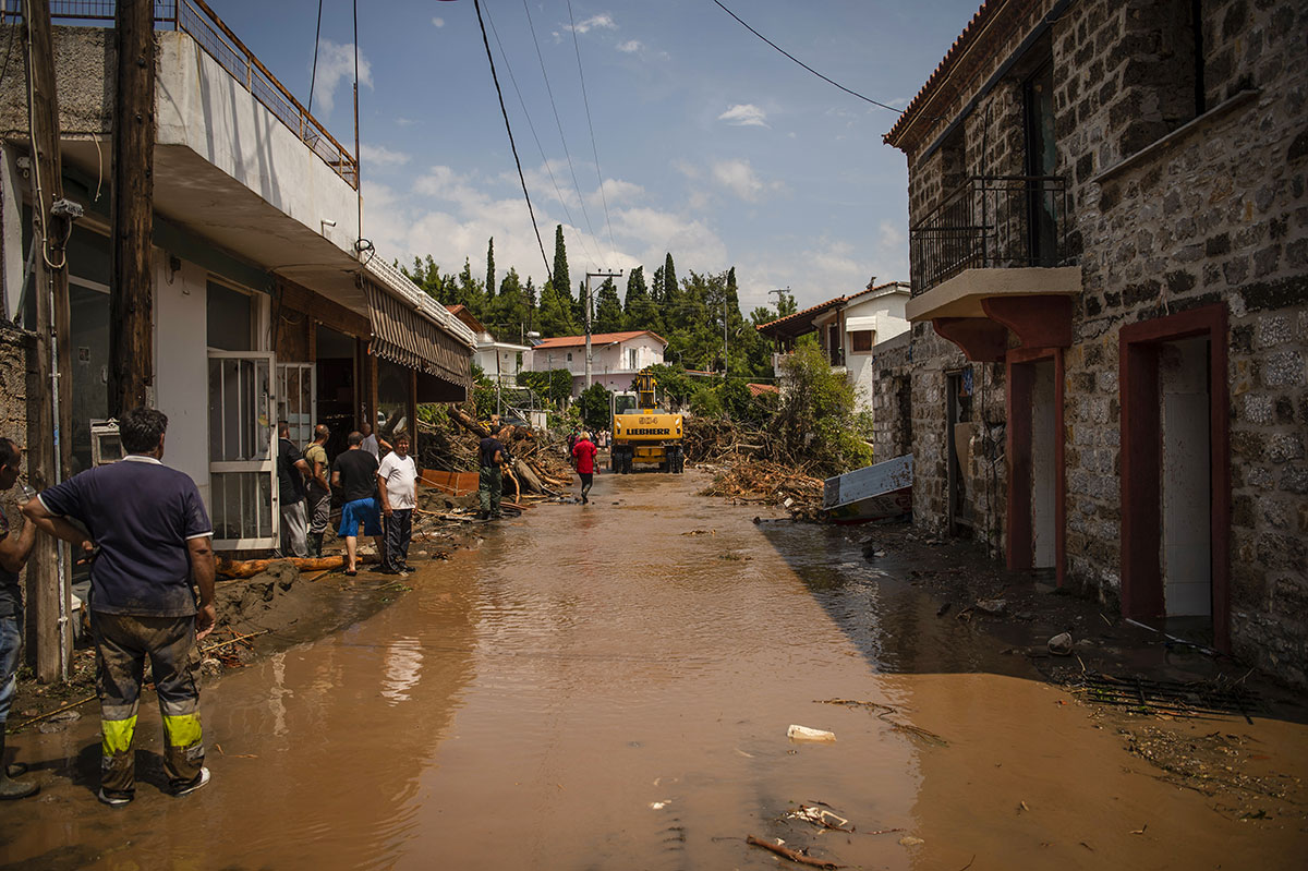 Inondations en Grèce : le bilan s'alourdit, sept morts en Eubée