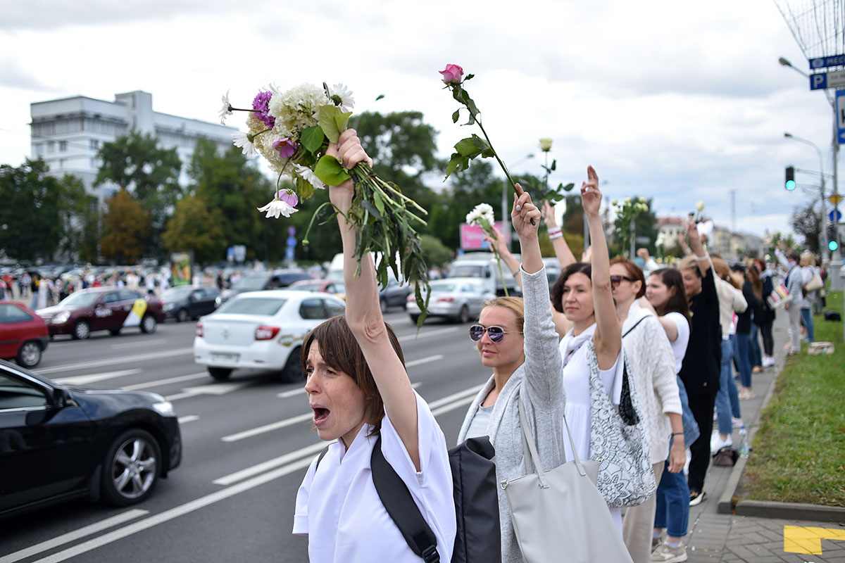 Bélarus: les chaînes humaines se multiplient contre la répression