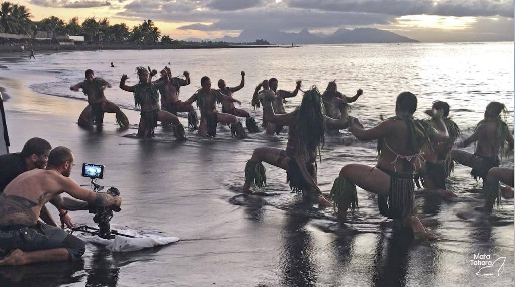 Mata Tohora dit stop ! avec son haka pour les cétacés