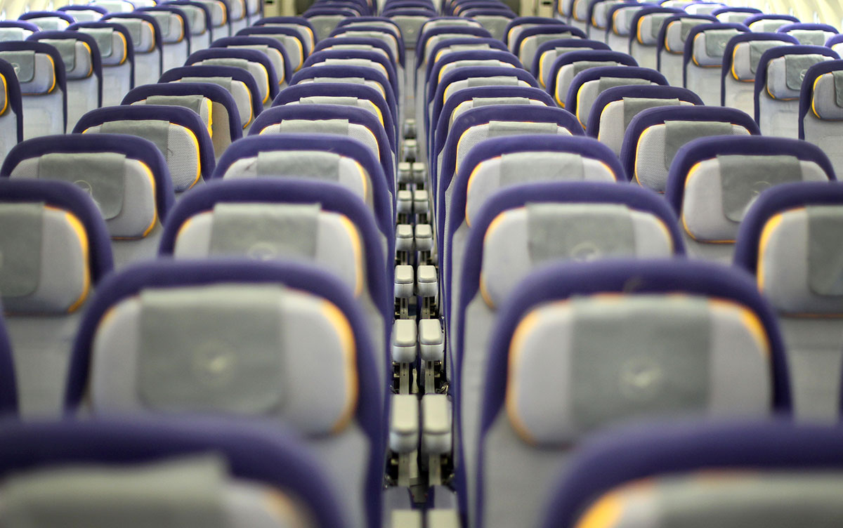 Une étude "rassurante" sur les risques de transmission du coronavirus en avion