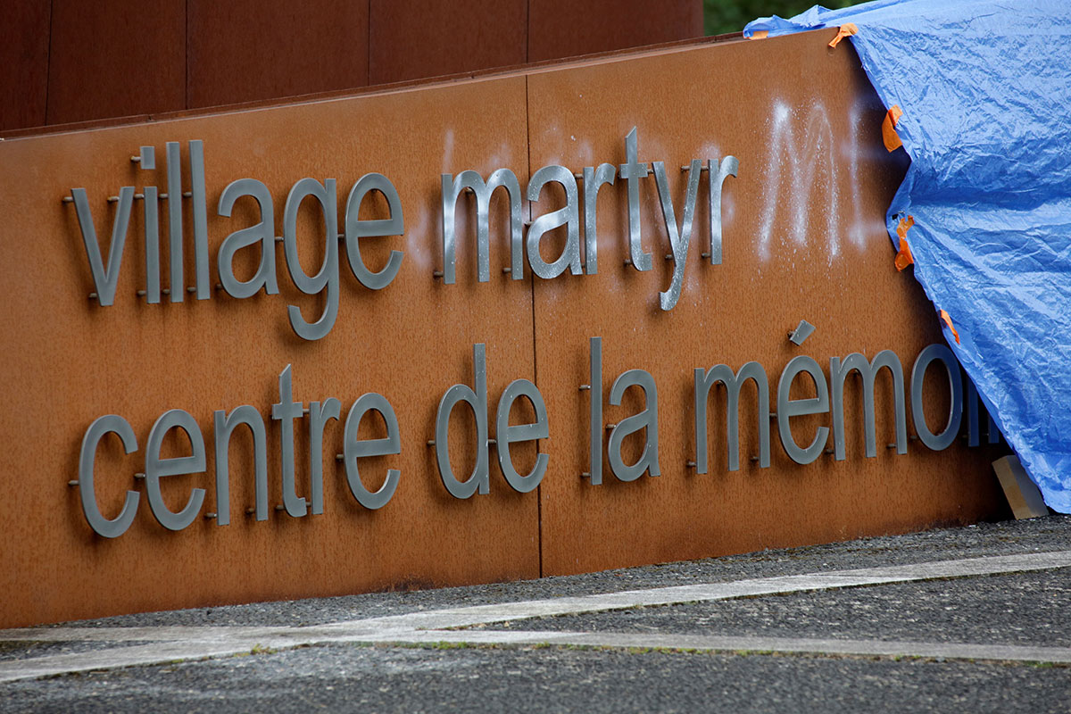 Indignation générale après des tags négationnistes à Oradour-sur-Glane