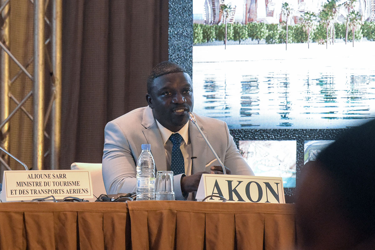 Sénégal: le rappeur Akon pose la première pierre d'une ville digne du Wakanda