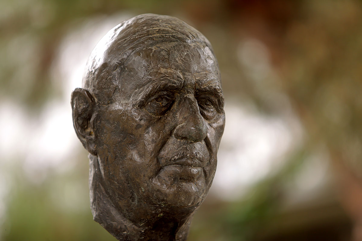 Un buste du général de Gaulle vandalisé en Martinique