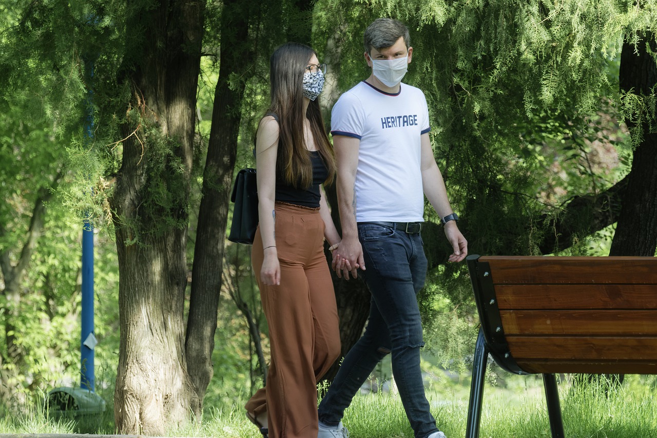 Sexe et pandémie: au Canada, le port du masque suggéré pour certains couples
