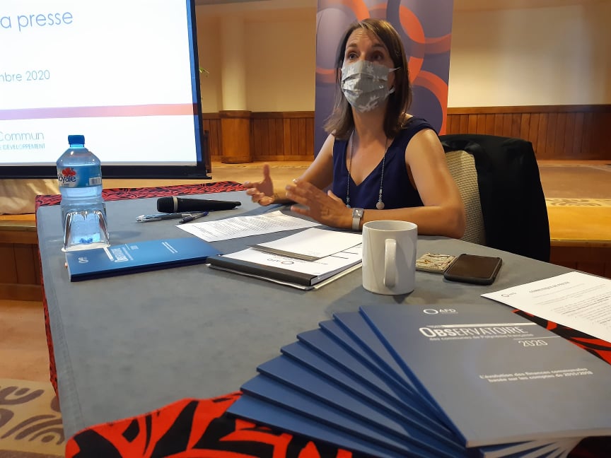 Publiée à l'issue des municipales, l'observatoire des communes présentée ici par Céline Gilquin, directrice de l'agence à Papeete, permet de dresser un bilan de la mandature (2014 – 2020), et de donner une vision globale de leurs finances. (Crédit photo EC)
